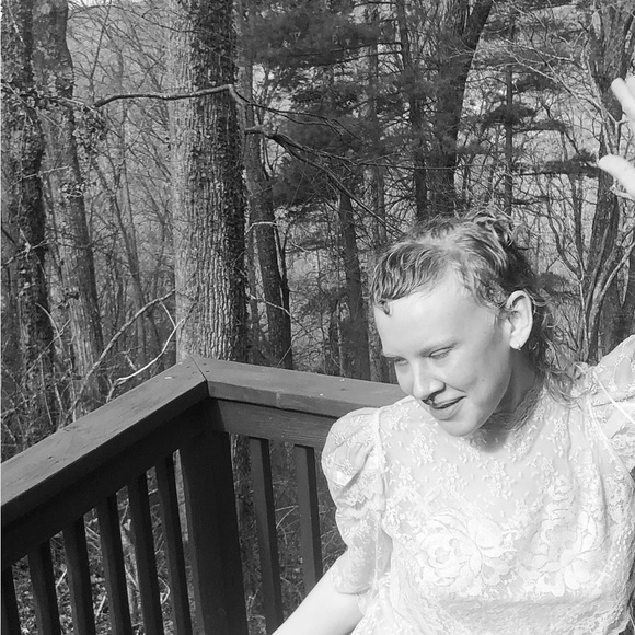 Meet your Posher, Tira - Picture 3 of 3